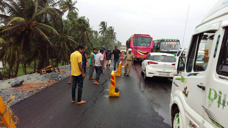 ಜಿಲ್ಲೆಯಾದ್ಯಂತ ಭಾರೀ ಮಳೆಗಾಳಿ: ಮರವಂತೆ ಹೆದ್ದಾರಿಯಲ್ಲಿ ಬಿರುಕು; ಮರ ಬಿದ್ದು ಹಾನಿ